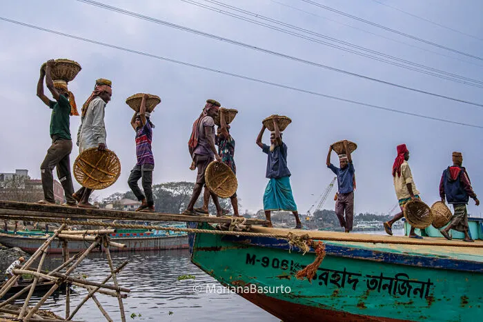 30 Candid Photos That Capture Raw, Real Life Around The World By Mariana Basurto