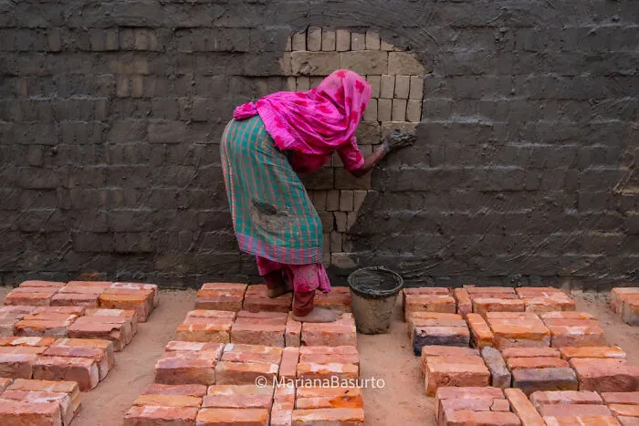 30 Candid Photos That Capture Raw, Real Life Around The World By Mariana Basurto
