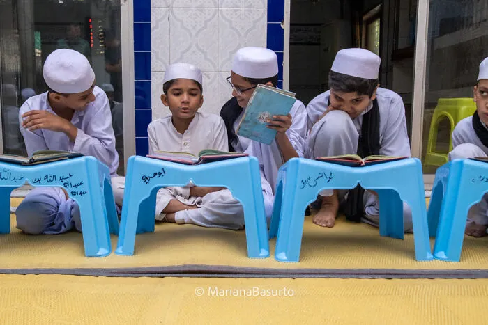 30 Candid Photos That Capture Raw, Real Life Around The World By Mariana Basurto