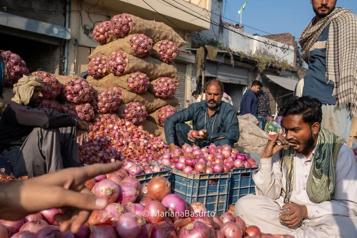 30 Candid Photos That Capture Raw, Real Life Around The World By Mariana Basurto