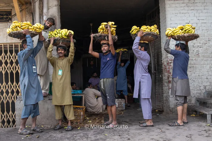 30 Candid Photos That Capture Raw, Real Life Around The World By Mariana Basurto