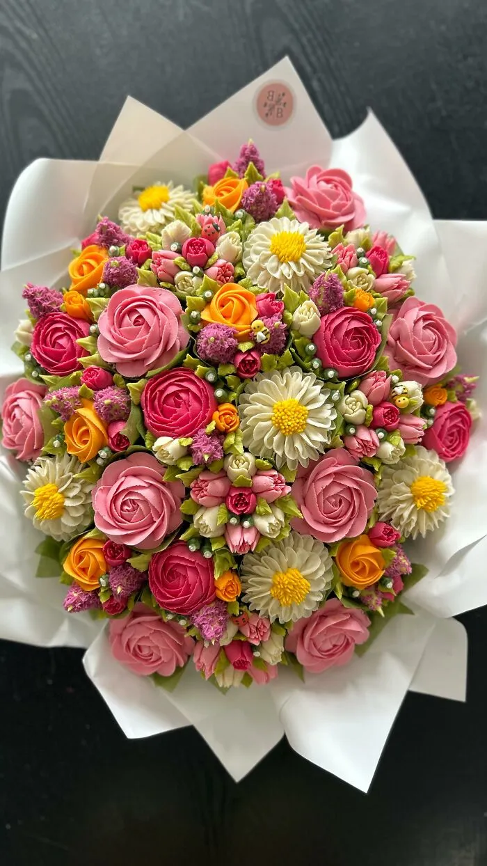 35 Cupcake Creations That Look Like Floral Masterpieces, By Baker Macey Nemer