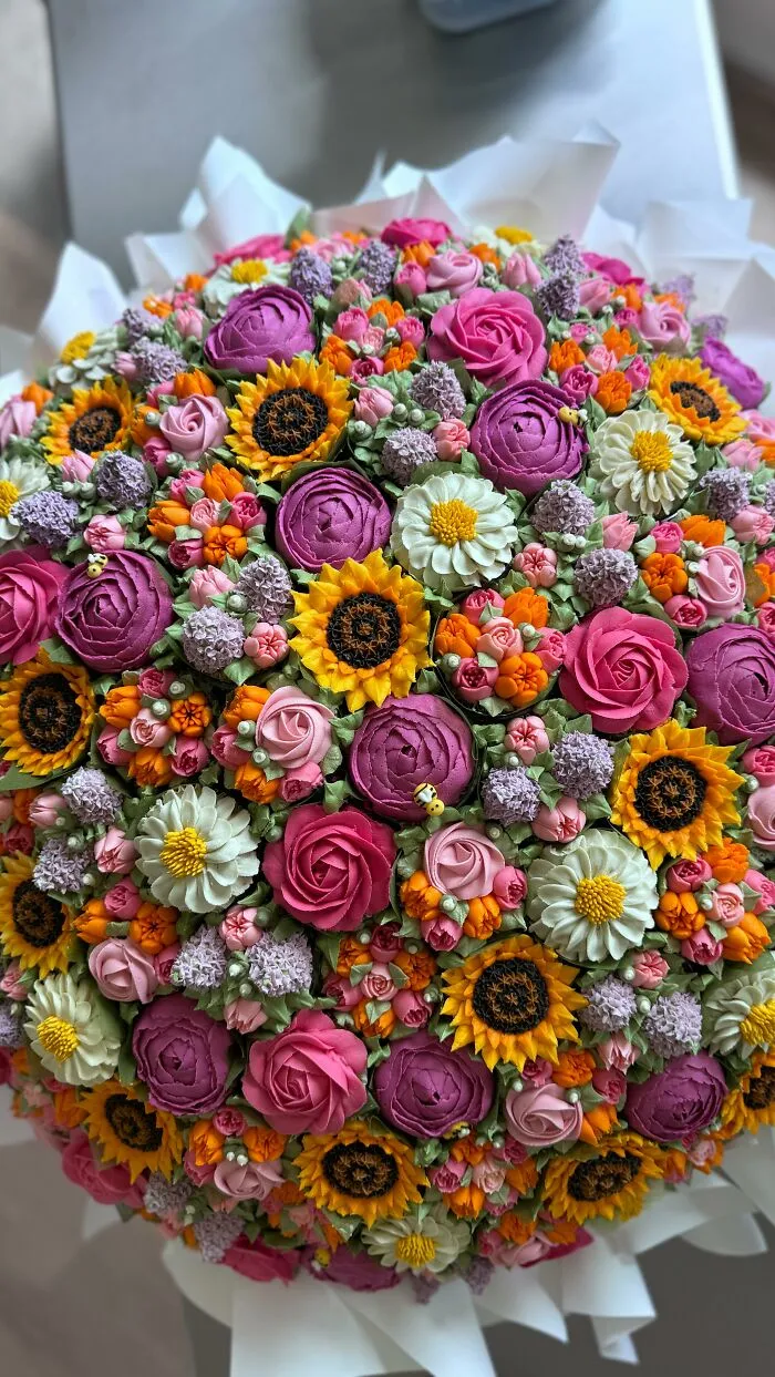 35 Cupcake Creations That Look Like Floral Masterpieces, By Baker Macey Nemer