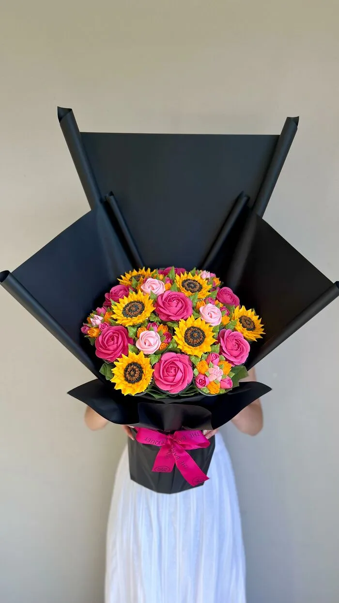 35 Cupcake Creations That Look Like Floral Masterpieces, By Baker Macey Nemer