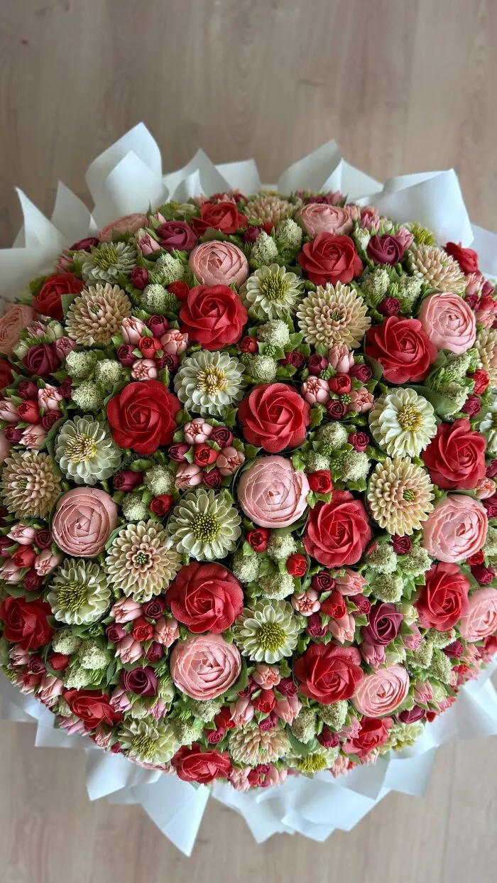 35 Cupcake Creations That Look Like Floral Masterpieces, By Baker Macey Nemer
