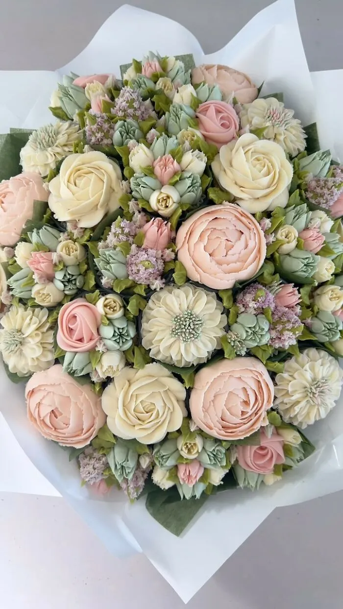 35 Cupcake Creations That Look Like Floral Masterpieces, By Baker Macey Nemer
