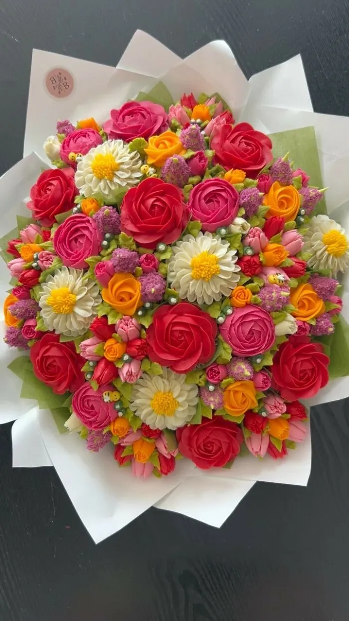 35 Cupcake Creations That Look Like Floral Masterpieces, By Baker Macey Nemer