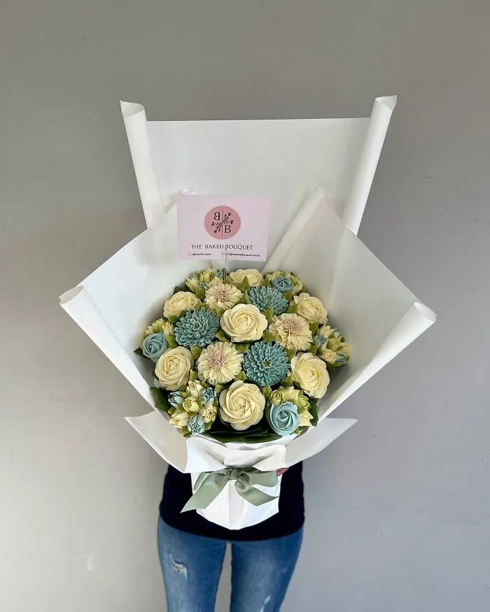 35 Cupcake Creations That Look Like Floral Masterpieces, By Baker Macey Nemer