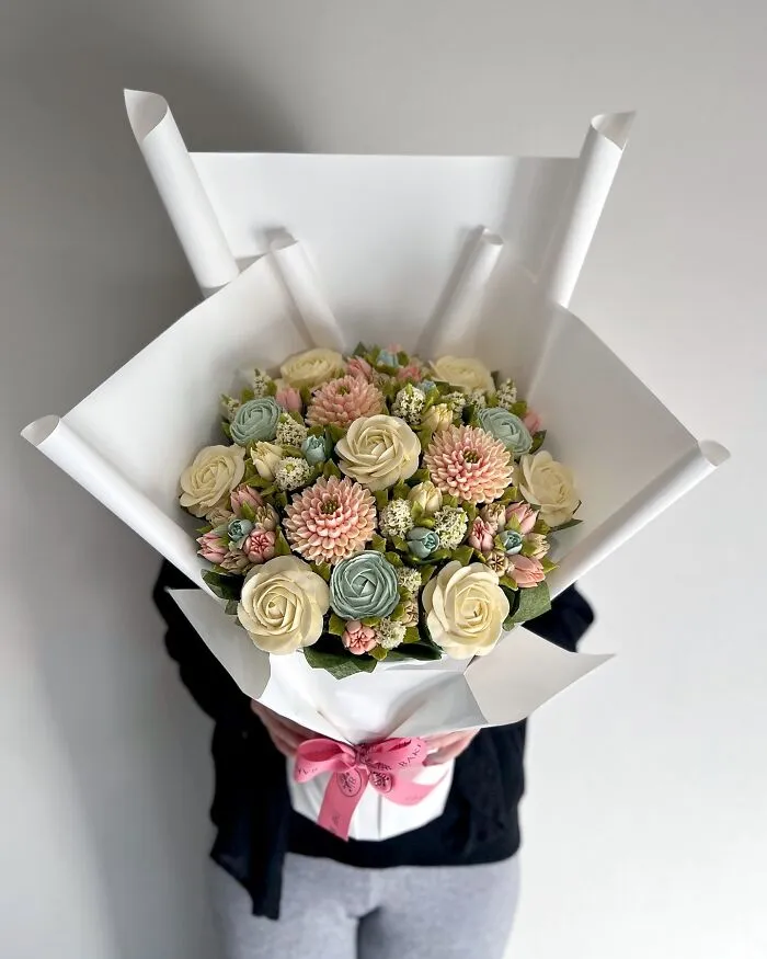 35 Cupcake Creations That Look Like Floral Masterpieces, By Baker Macey Nemer