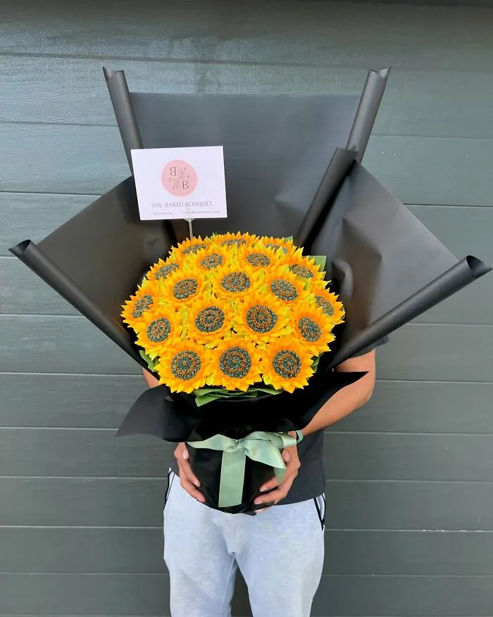 35 Cupcake Creations That Look Like Floral Masterpieces, By Baker Macey Nemer