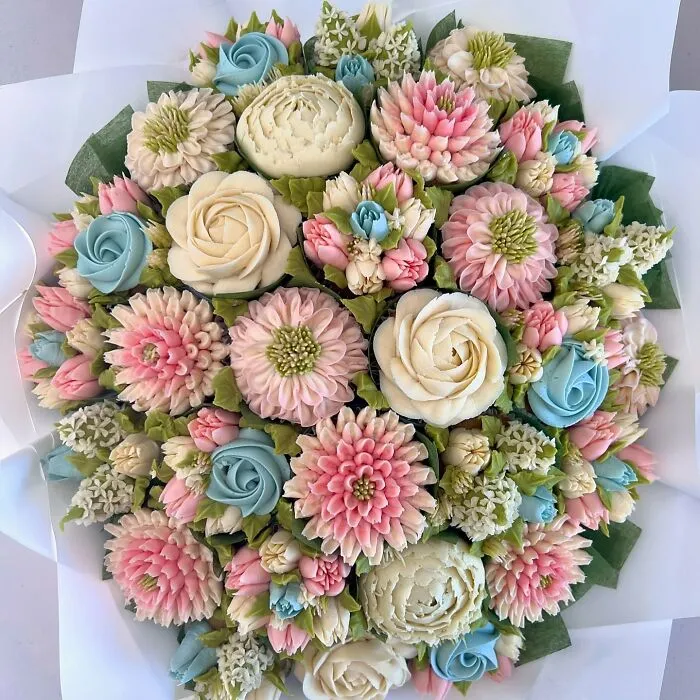 35 Cupcake Creations That Look Like Floral Masterpieces, By Baker Macey Nemer