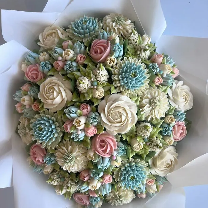 35 Cupcake Creations That Look Like Floral Masterpieces, By Baker Macey Nemer