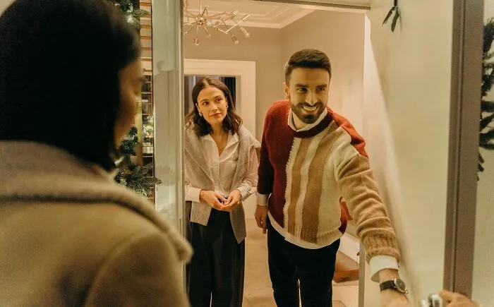 Having close relationships with neighbours or not even knowing their names?