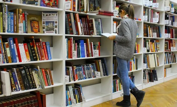 Doing research at the library vs. Googling anything or asking ChatGPT in seconds?