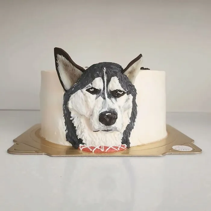 Cake featuring a detailed pet-themed Siberian Husky design by artist capturing unique personality in adorable style