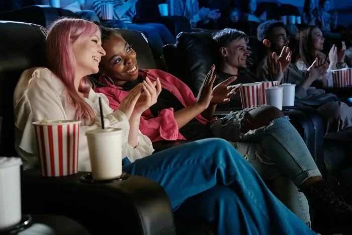 32 Trends That Disappeared Too Soon, From The Silly Ones To The Far-Too-Real