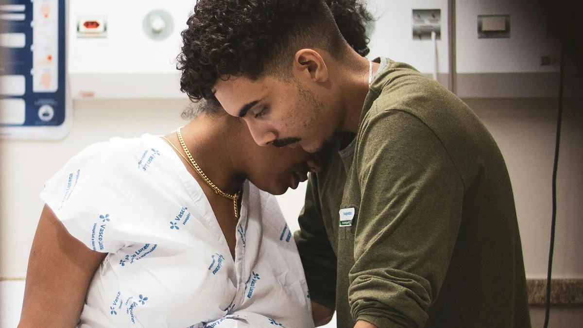 "Shut The Hell Up": 35 Dads Share Birthing Room Experiences And Give Advice To New Parents