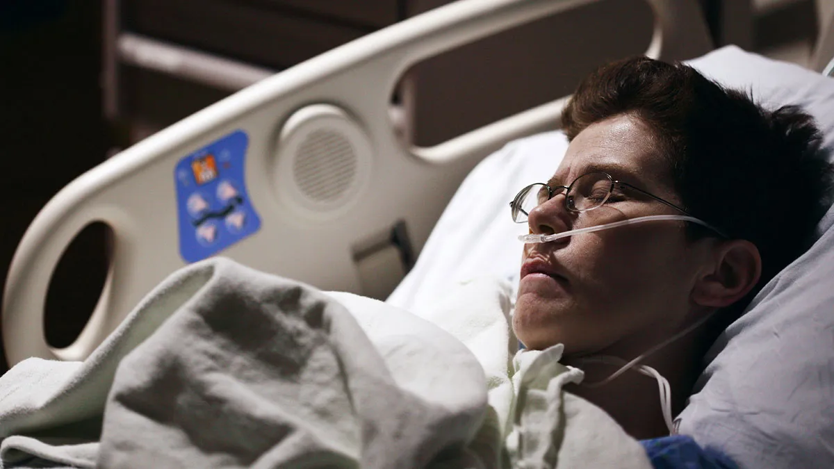 Teen Gets Into A Car Crash, His Girlfriend Rushes To Hospital, Acts Affectionately To Mom’s Dismay
