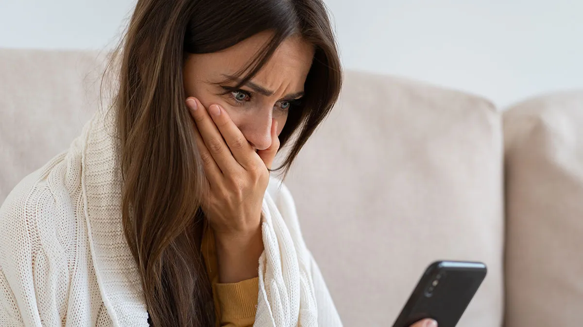 Woman Discovers Her 'Perfect' Marriage Was A Lie After Opening A Text From 'Internet Company'