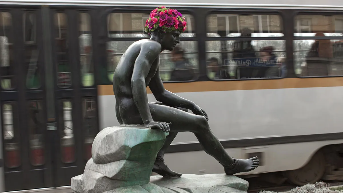 These City Statues Got A Floral Makeover That’s Brightening Up The Streets (20 Pics)