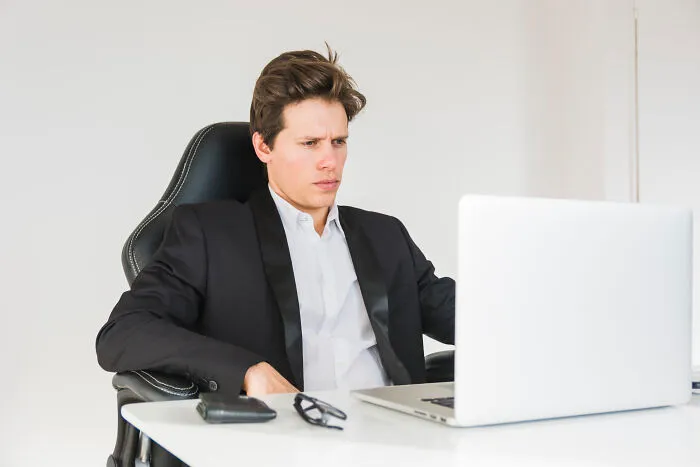 "I Use The Same Technique Now": 37 Peeps Online Debate Smooth Phrases To Use Against Office Liars