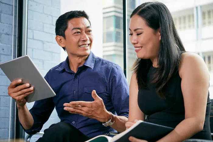 "I Use The Same Technique Now": 37 Peeps Online Debate Smooth Phrases To Use Against Office Liars