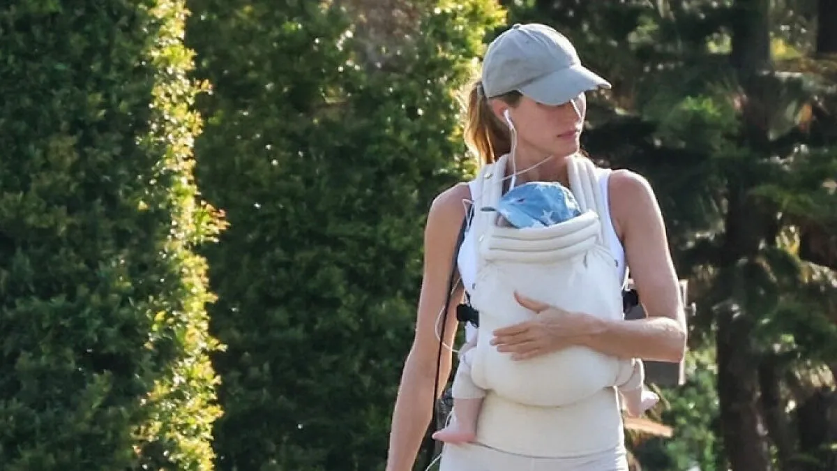 "No Wonder Tom Brady Divorced Her": Gisele Bundchen Blasted For Endangering Her Baby While Walking The Dog