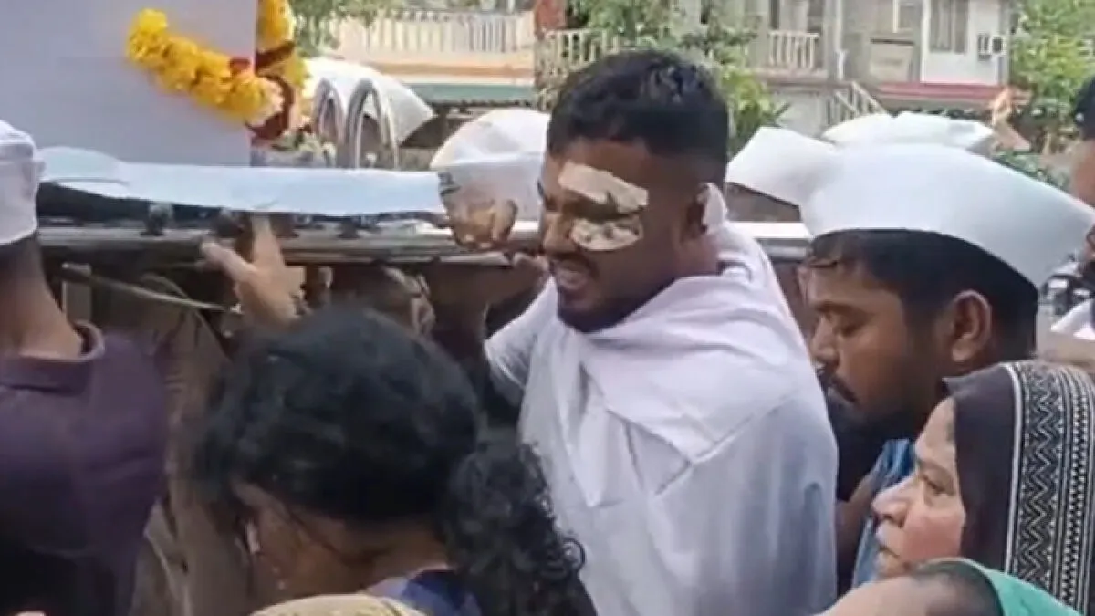 Air India Survivor Carries Brother’s Coffin Alone, Then Breaks Down In Front Of Mourners
