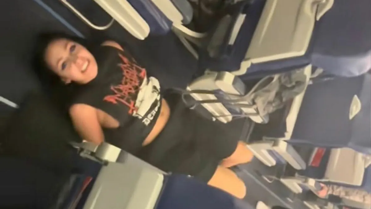 Woman Has Epic Meltdown On Plane After Being Forced To Sit Next To "Fat" Passenger