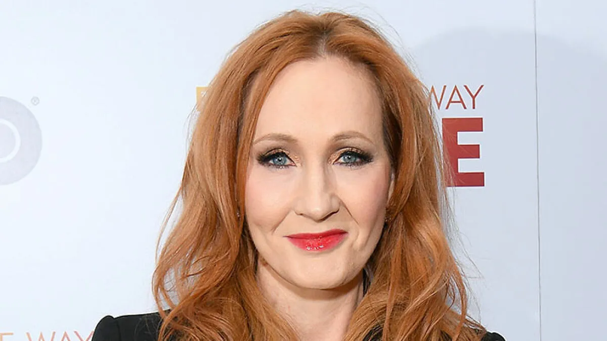 Stephen Fry Gives Brutal Takedown Of J.K. Rowling, Slams Her As A "Lost Cause"