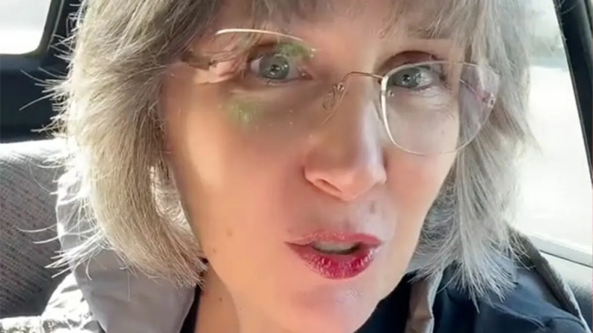 “WTF Is Wrong With This Woman?”: Mom’s 'Insulting' Birthday Gift Sparks Fierce Backlash