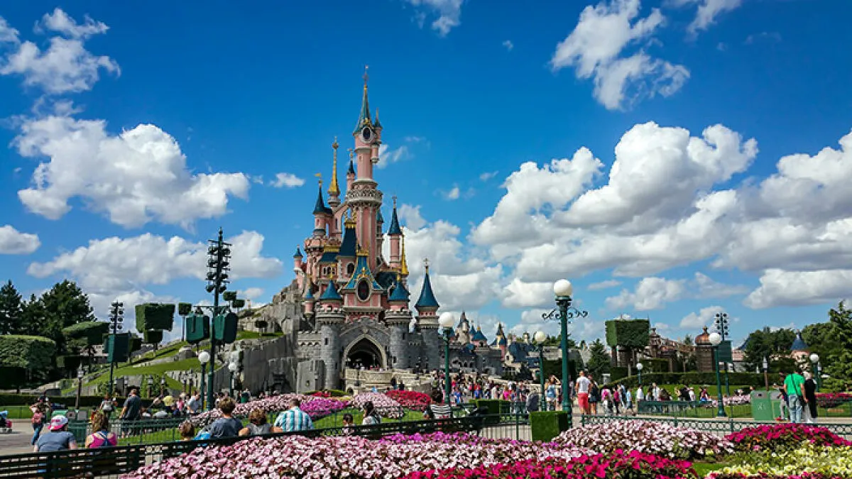 "Throw Him To The Crocs": Disneyland Wedding Interrupted After Bride Turns Out To Be 9YO Girl