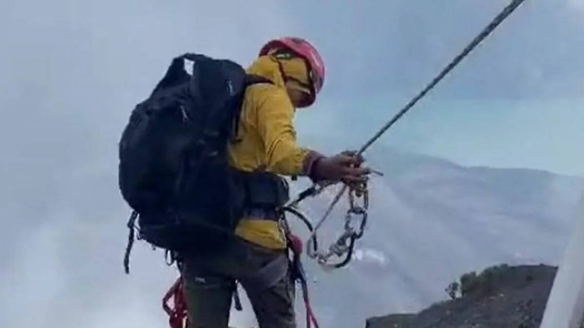 'Hero' Guide Recovers Tourist's Body From 1600ft-Deep Active Volcano Where She Was Tragically Abandoned