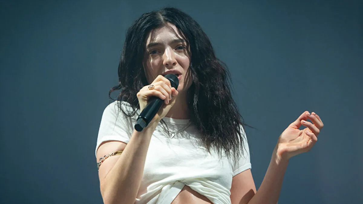 "So Gross": Lorde Fans Stunned After Finding X-Rated Image Inside New Vinyl Release