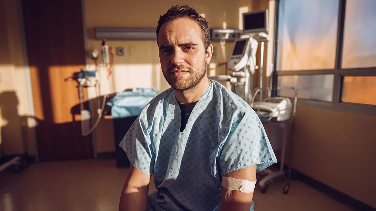 Nosy Coworker Spies On Colleague Who Takes A Sick Day, Quickly Falls On Her Face