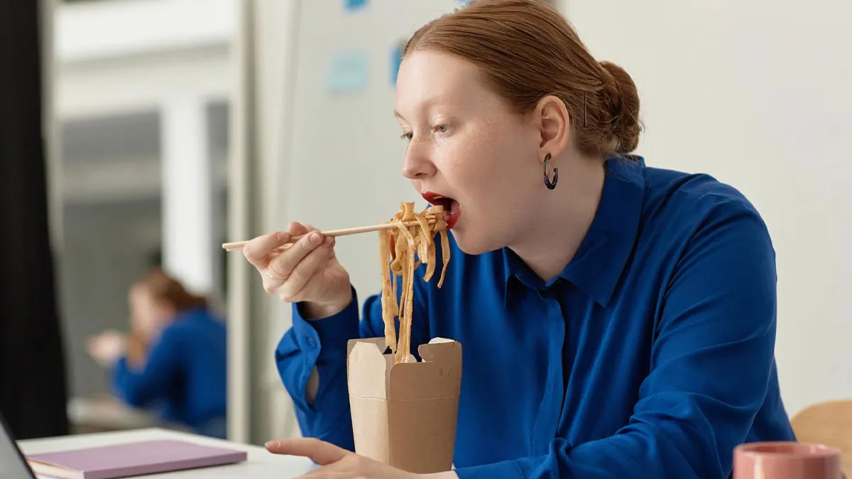 Office Moocher Forgets Lunch Twice A Week, Magically Finds “Leftovers” To Eat, Coworkers Fight Back
