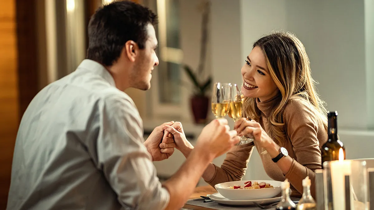 Guy Exchanges Random Goods For Meals At Restaurants, Does The Same On A Date, Expects Compensation