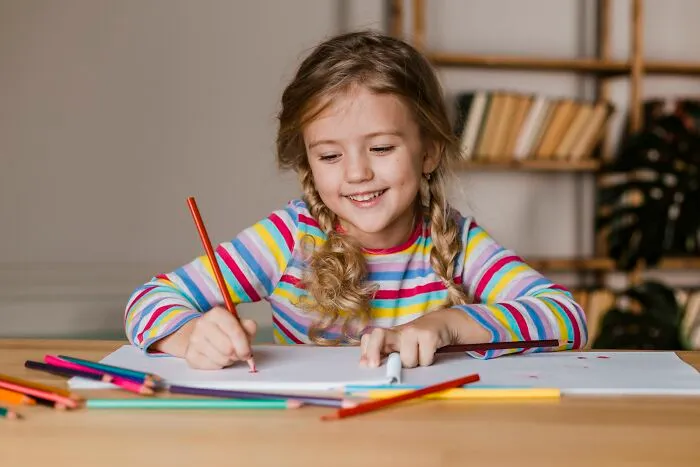 Teachers Online Share 30 Epic And Horrifying Results Of Letting Kids "Draw Anything" In Art Class