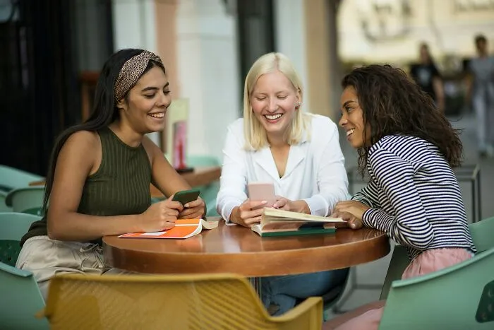 30 Bizarre Things Women Found Out Others Actually Go Through Too