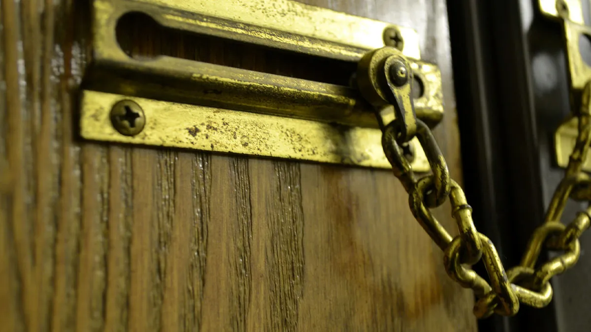 45 Disappearances, Weird Coincidences, And Other Mysteries Shared By People Who Experienced Them