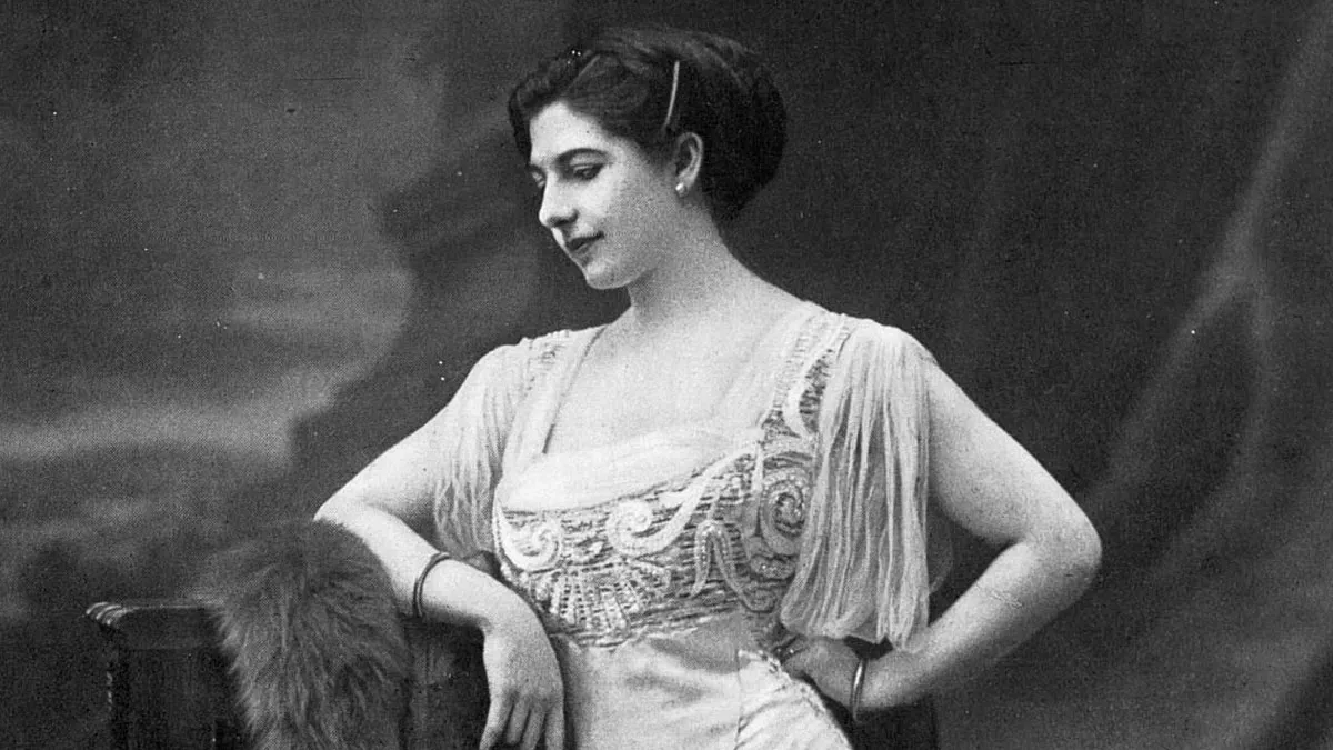 45 Historical Figures Who Were Way Hotter Than You’d Expect