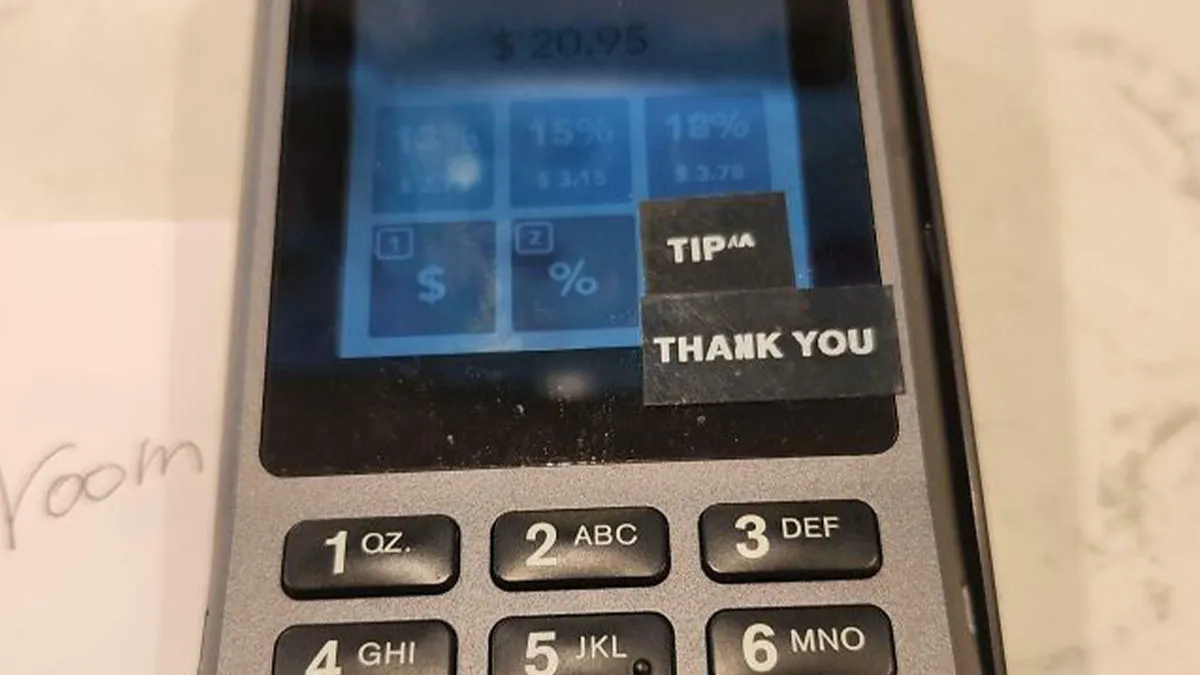 The Tipping Culture Is Becoming Unhinged And People Share 45 Pics That Prove It