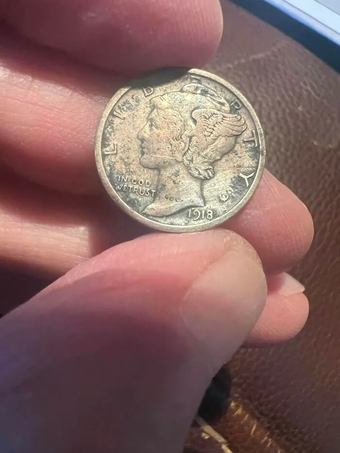 50 Times People Discovered Surprising Things Left Inside Their Homes By Previous Owners