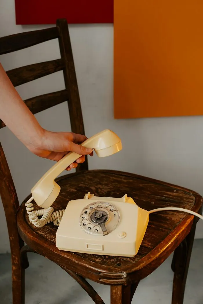 "A Life That’s Not Recorded": 40 Things People Miss About Life Before Smartphones Took Over