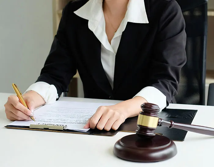 25 Abogados comparten las estupideces que hicieron sus clientes