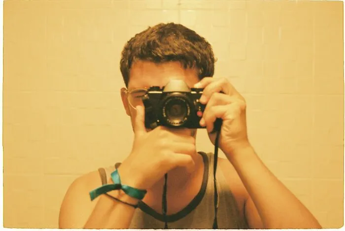 "A Life That’s Not Recorded": 40 Things People Miss About Life Before Smartphones Took Over