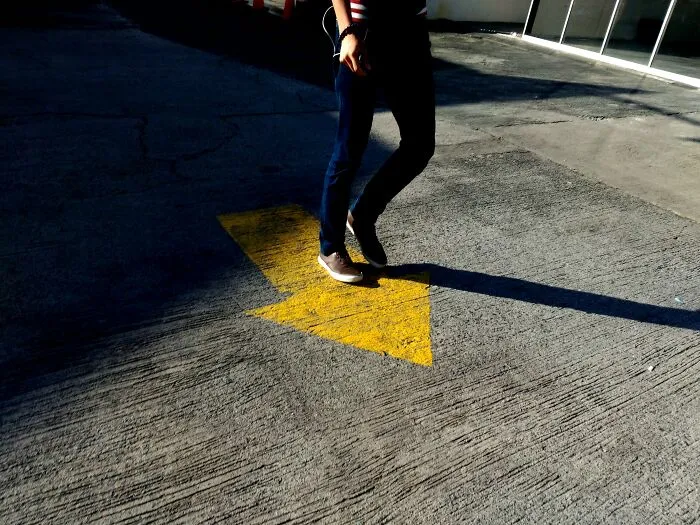 Women Share 50 “Unhinged” Tricks That Actually Keep Them Safe
