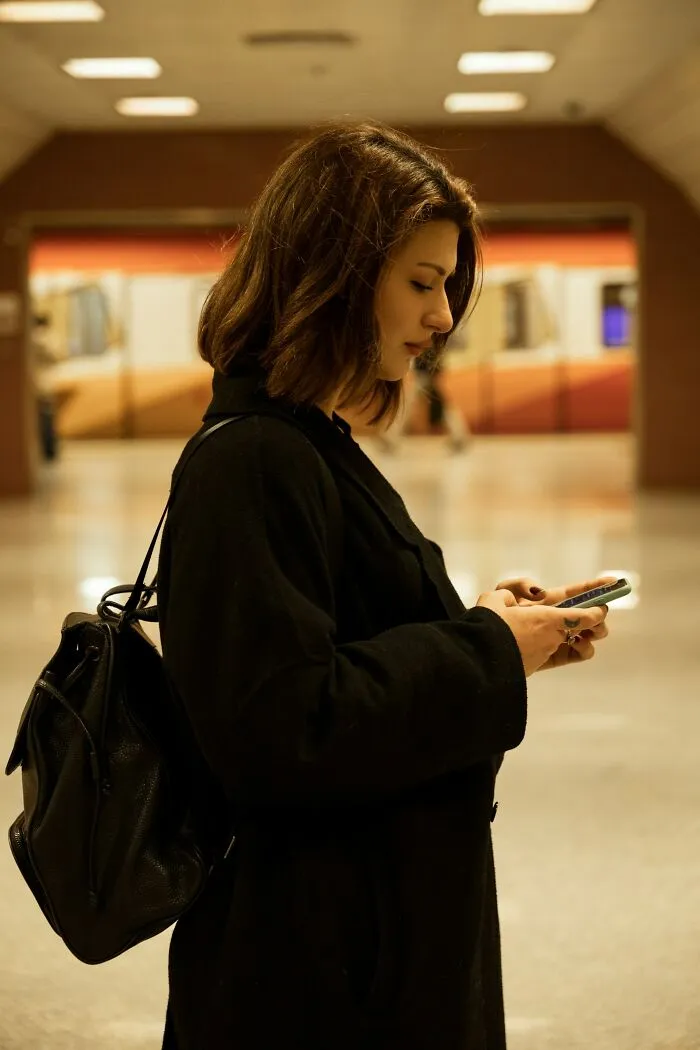 35 Red Flags Men Instantly Notice That Most Women Don’t Realize They’re Showing