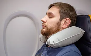 Guy’s Red-Eye Relaxation Shattered After Passenger Behind Him Literally Slaps Him Awake