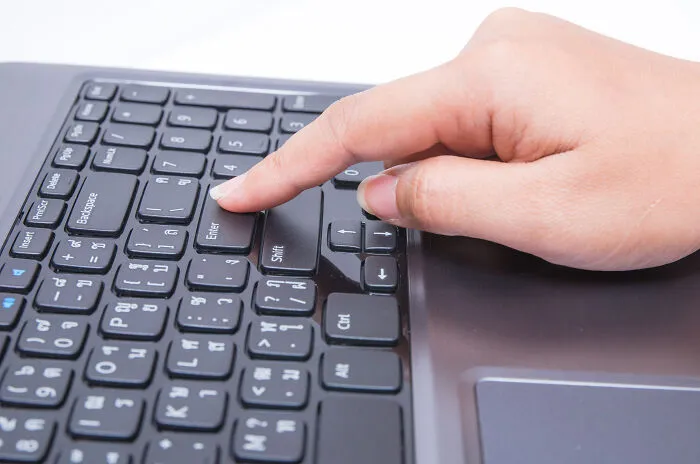 36 Things Folks Born Before 2000 Still Know How To Do By Heart Even Though They're Useless Now